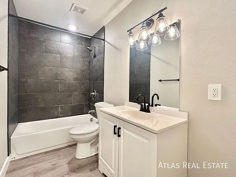 4711 Columbine St #B — Photo 9