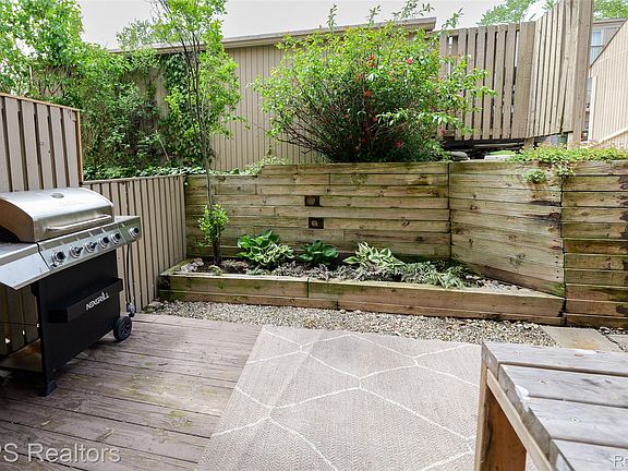 3rd image of 804 S Oak Brook Ridge Dr #149