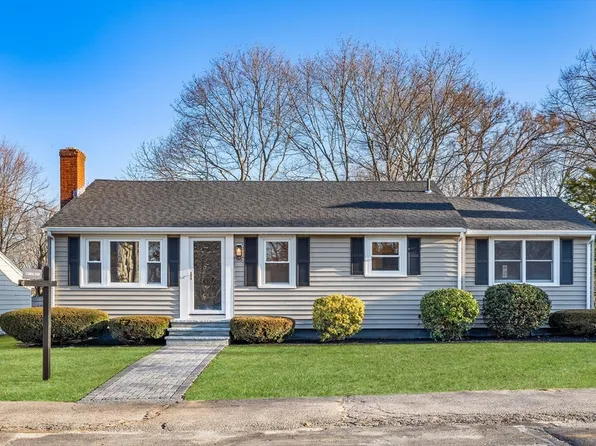 96 Charles Diersch St, Weymouth, MA 02189