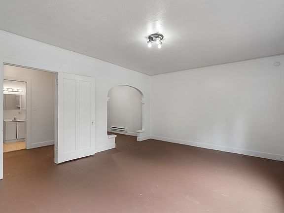 4th image of 1223 E 2nd St #306