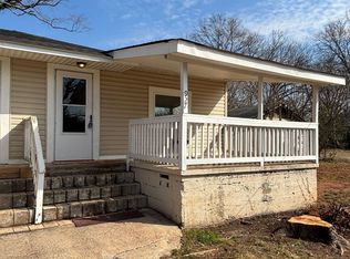 927 Main St, Wellford, SC 29385