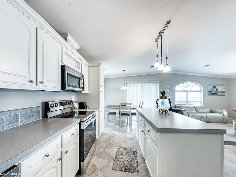 16 Freeman Ave — Photo 15