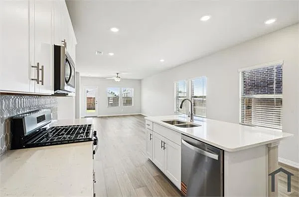 3 bed, 1500 sqft, $2,490 — Photo 3