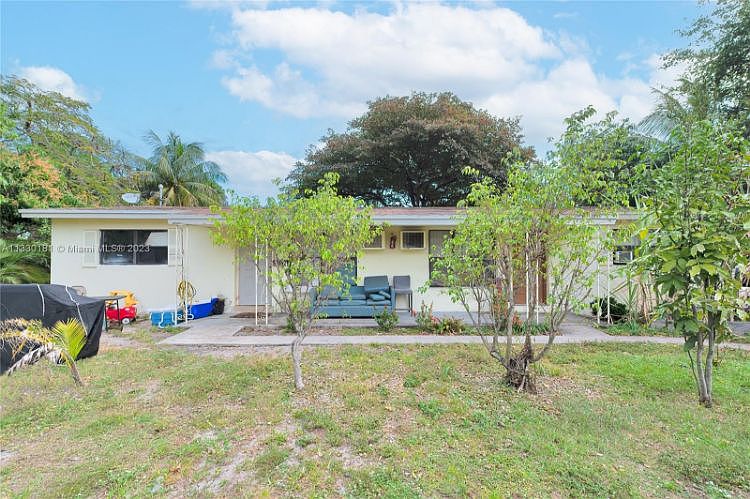 1st image of 319 NW 43rd St