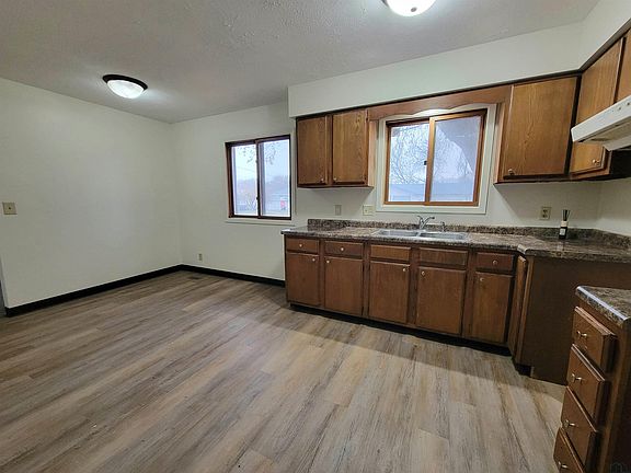 5th image of 428 W 16th St