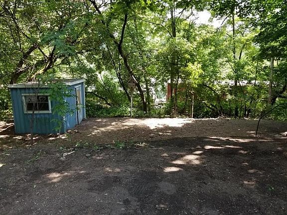 4th image of 893 Thomas Ave