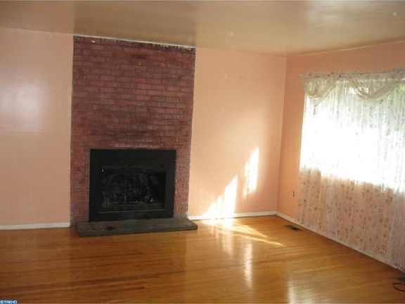 3rd image of 334 Snow Ave