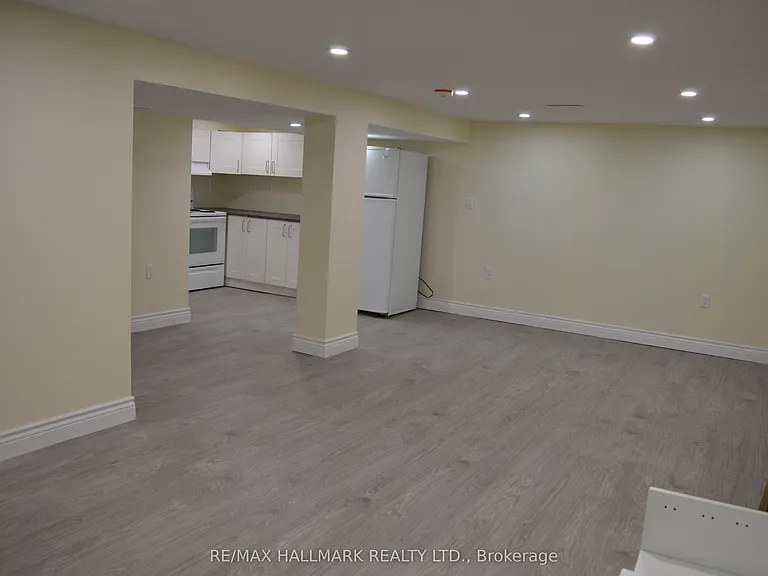 9884 Bayview Ave #LOWER — Photo 7