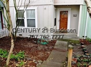 915 Pepperwood Ln, Petaluma, CA 94952