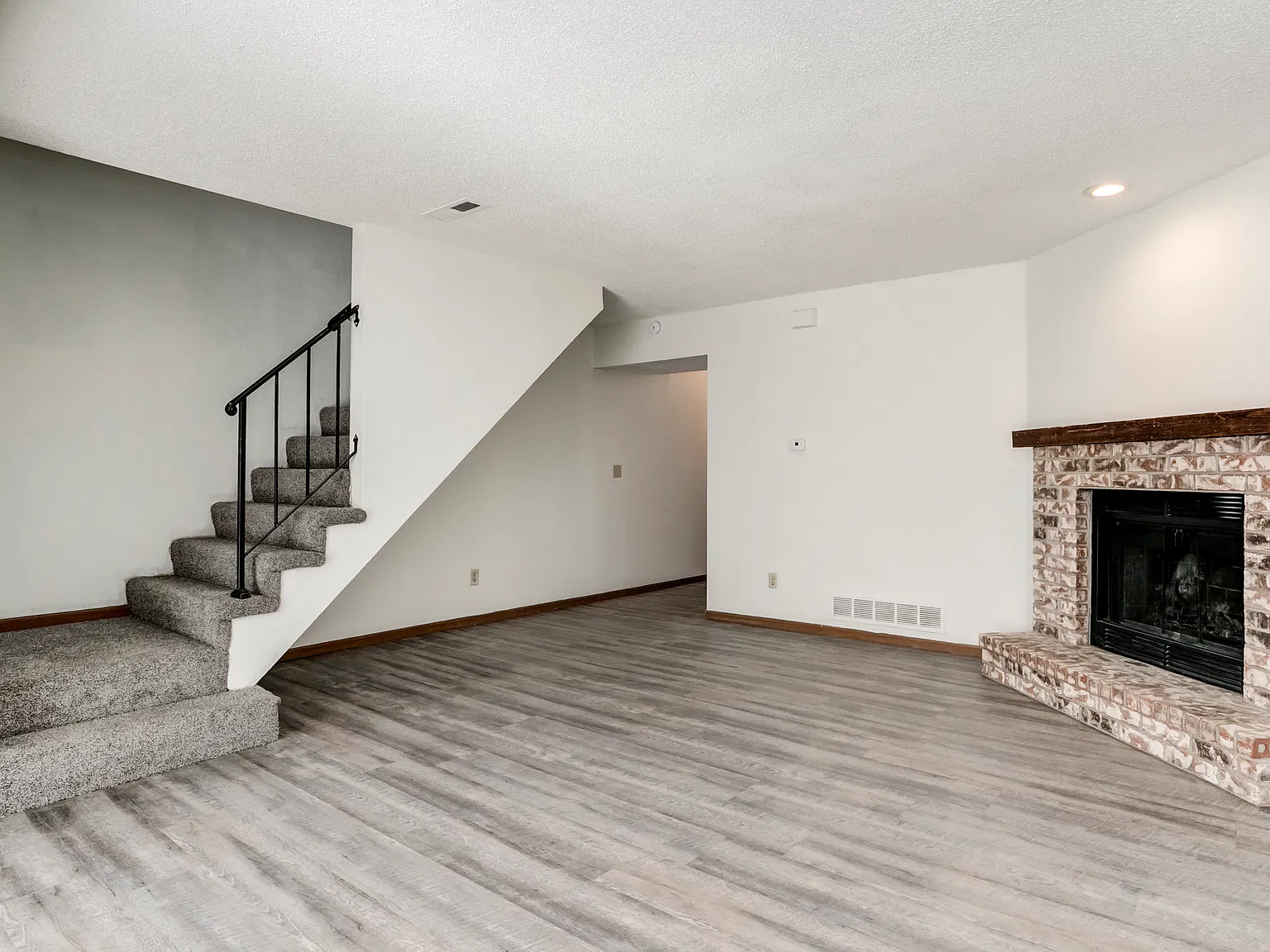 2 bed, 1.5 bath, 1162 sqft, $1,575 — Photo 2