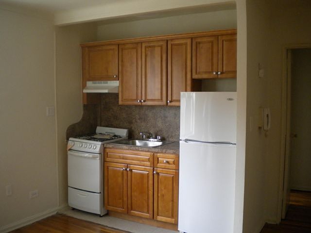 2nd image of 2681 W 2nd St APT 5G
