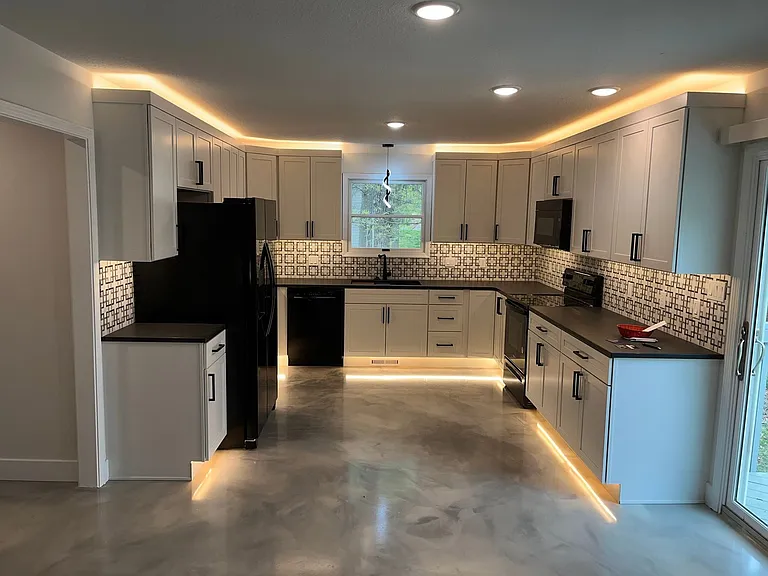 2301 Grant Ln — Photo 11