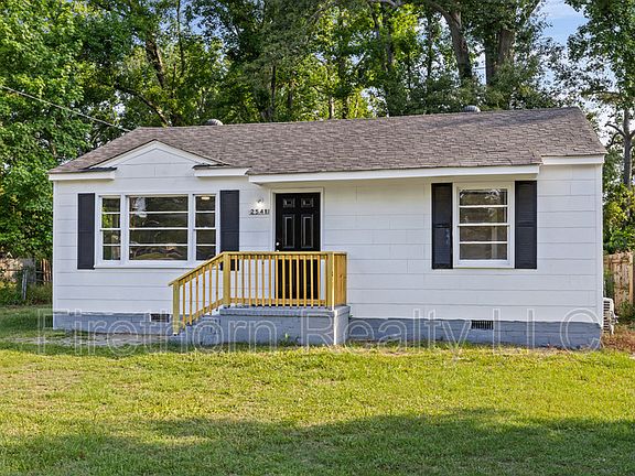 3rd image of 2541 Rhodes Dr