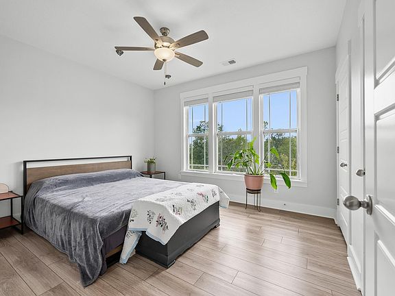 5th image of 409 Navajo Ct