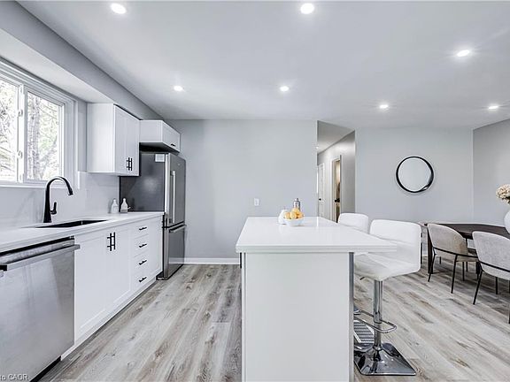 3rd image of 2367 Middlesmoor Cres