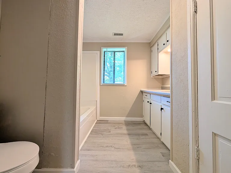 220 Travis Ln — Photo 8