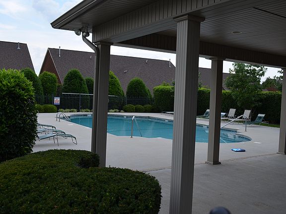 5th image of 1638 Amhurst Dr