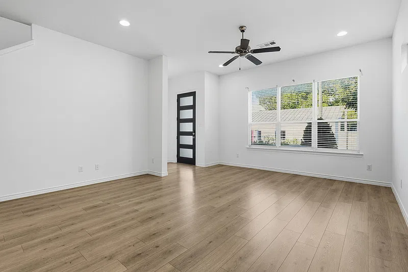3 bed, 2.5 bath, 1993 sqft, $2,600 — Photo 4