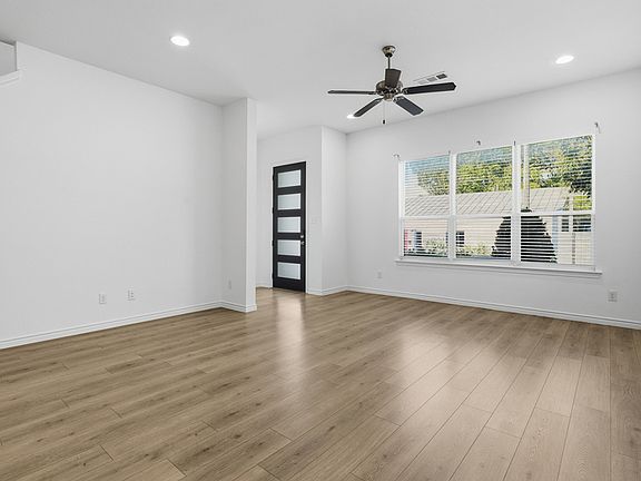 4th image of 2825 Stanley Ave