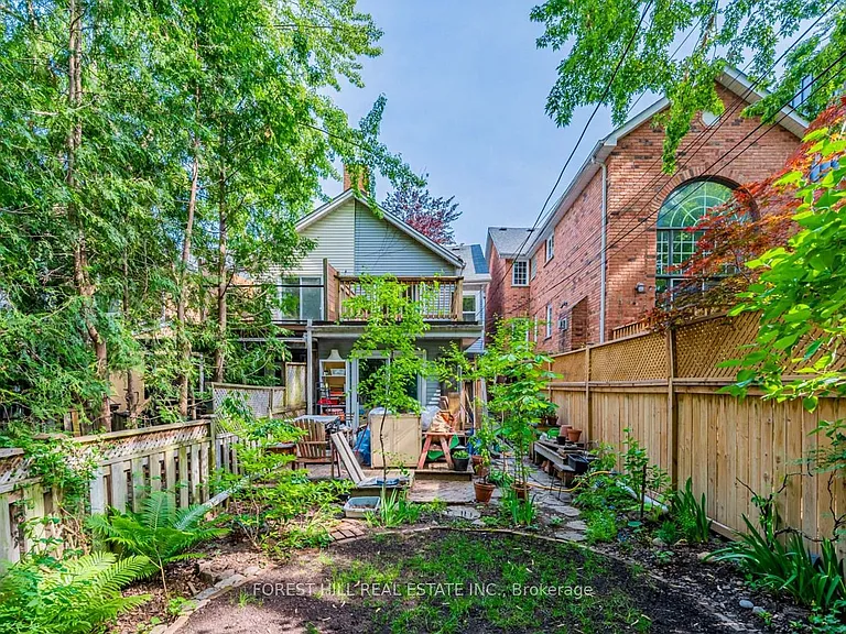 70 Macpherson Ave #UPPER — Photo 26