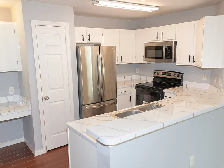 2025 Erving Cir #4207 — Photo 10