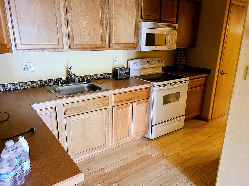 1st image of 100 Solano Dr SE #D