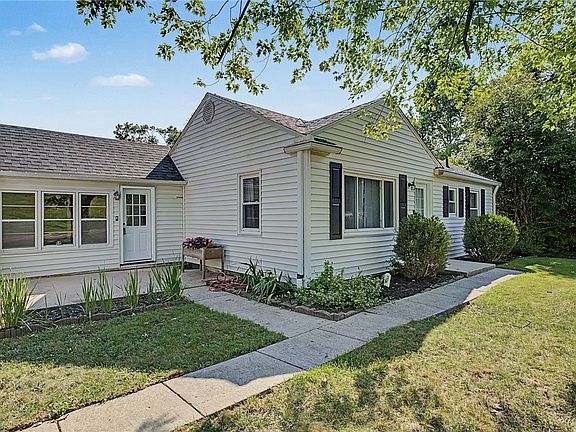 5th image of 650 S Elm St