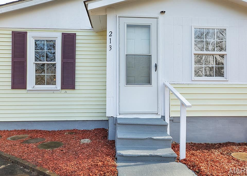 213 N Cross St, Brighton, IL 62012 | Zillow