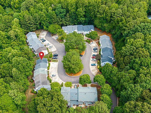 4th image of 319 Orchard Park Dr