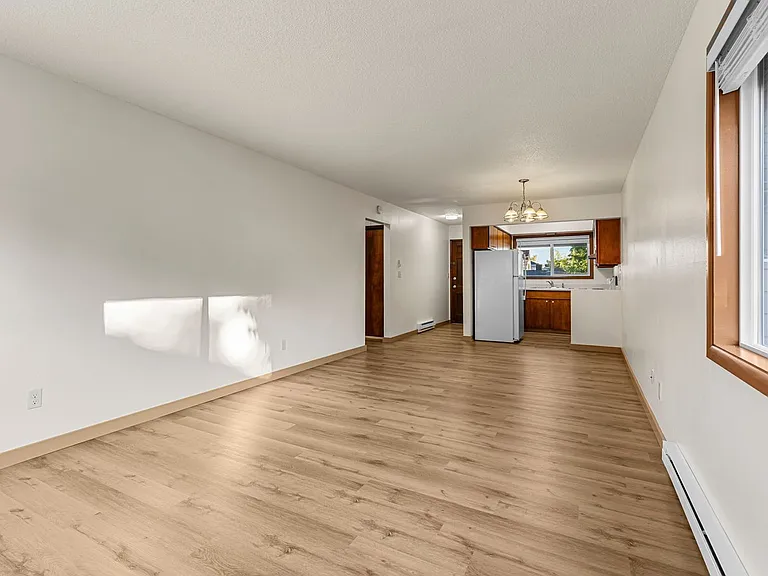 2947 SE Washington St — Photo 5
