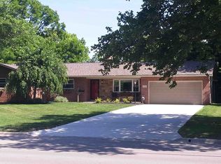 1394 Zollinger Rd, Upper Arlington, OH 43221