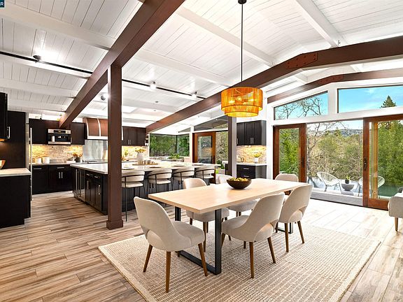 3rd image of 8 Oak Arbor Rd