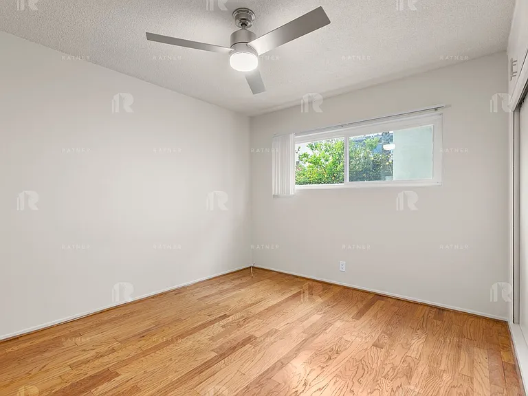 (Ar/Jo/Yo:B) 1411 N. Mansfield Avenue — Photo 12