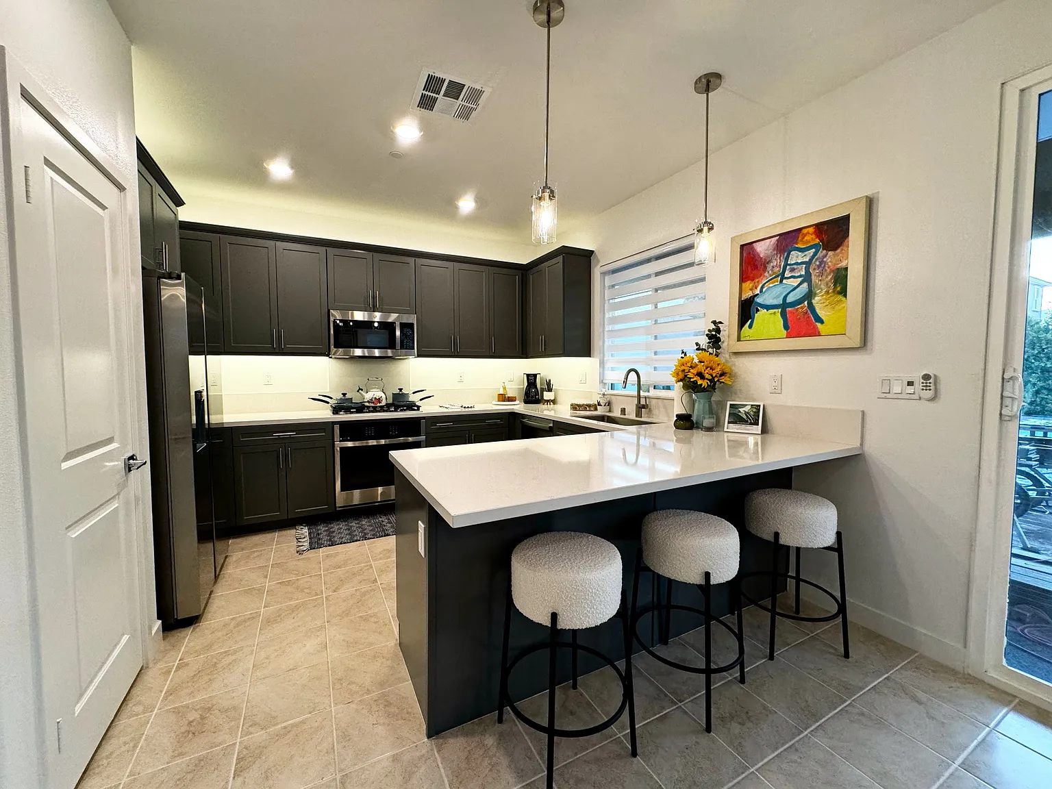 4 bed, 2064 sqft, $3,500 — Photo 3
