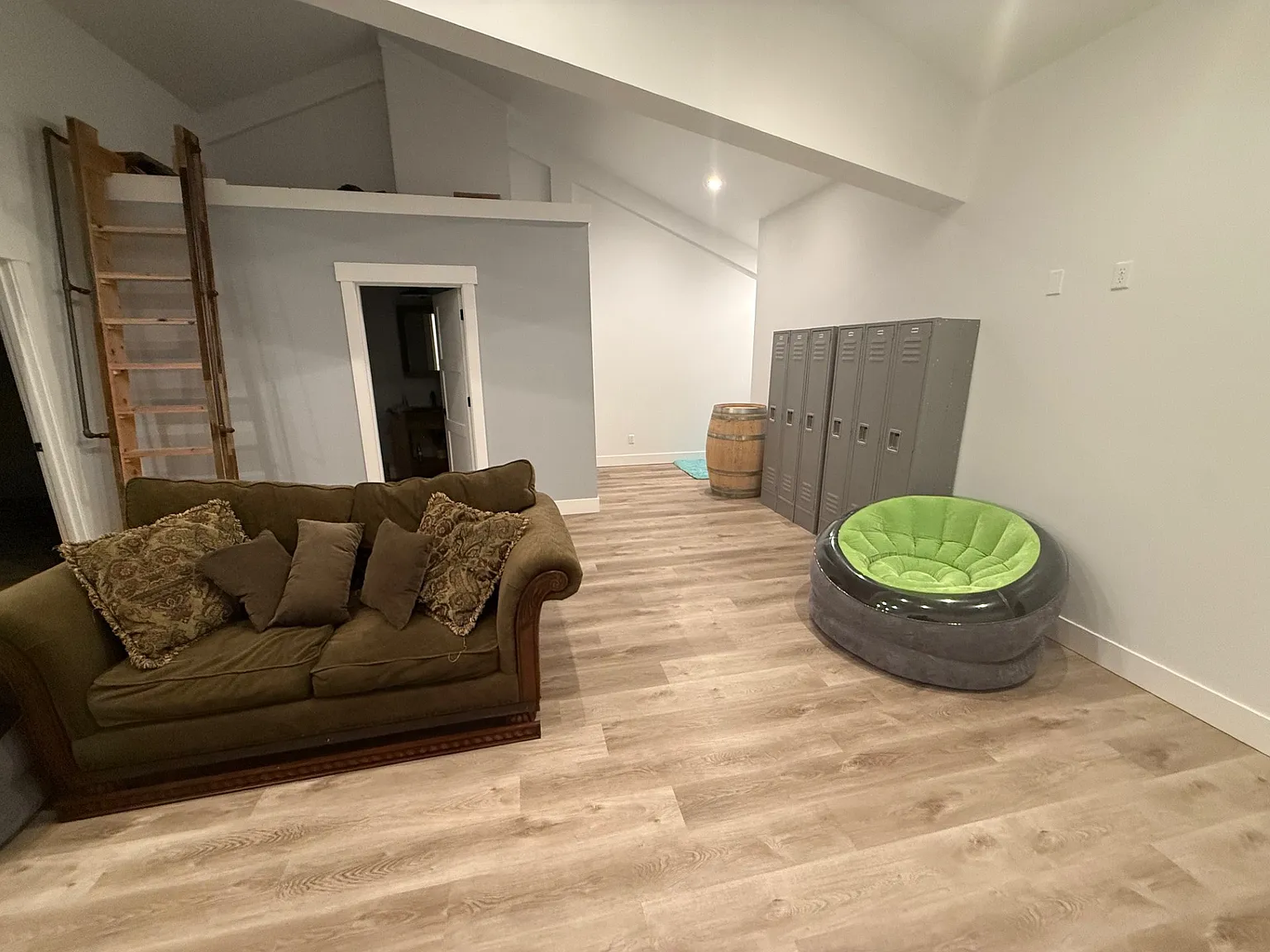 2 bed, 550 sqft, $2,250 — Photo 2