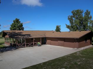 1935 Timberline Dr, Oshkosh, WI 54904