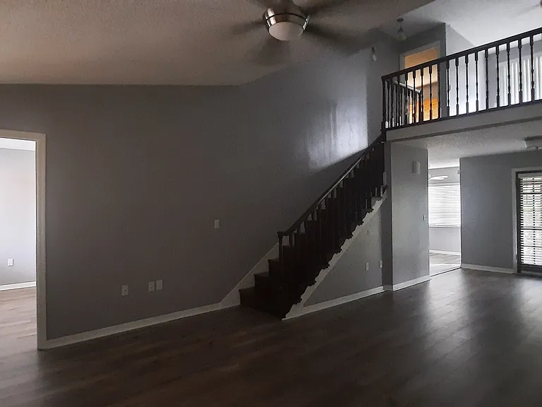 925 Fenton Ln — Photo 1