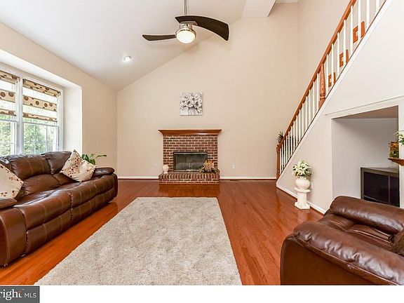 5th image of 2 Leigh Ct