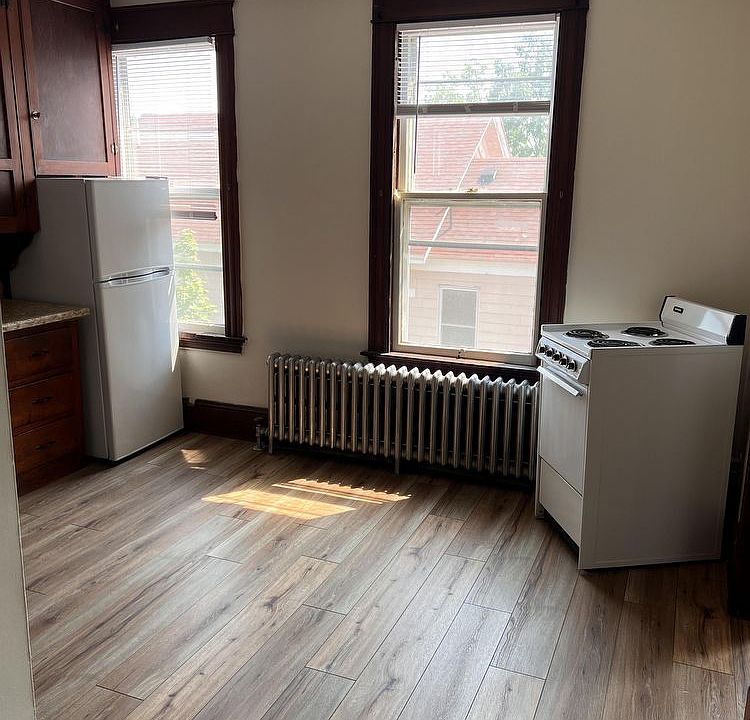 1st image of 15 High St #11