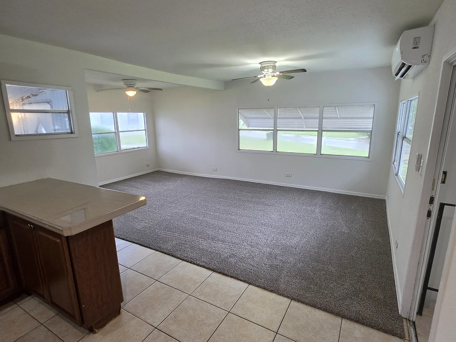 3 bed, 965 sqft, $1,600 — Photo 3