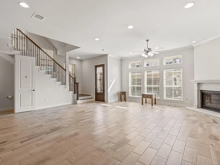 14 W Oaks Dr — Photo 5