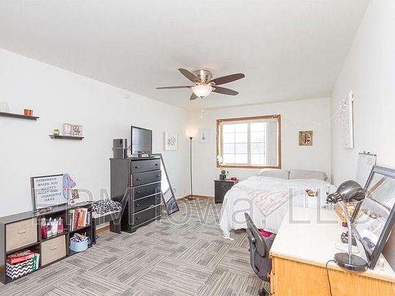 3rd image of 2609 Olive St APT 1E