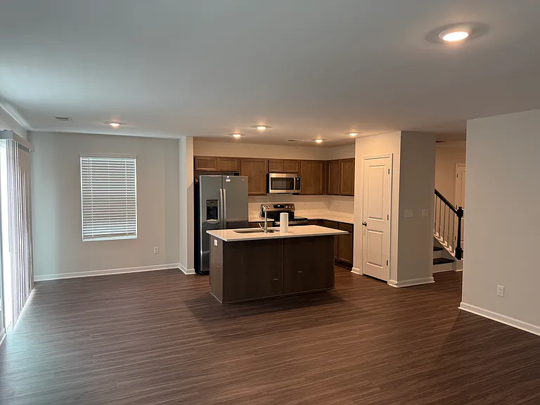 221 Roof St — Photo 3