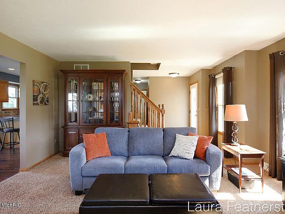 4th image of 7243 Russet Vista Dr NE