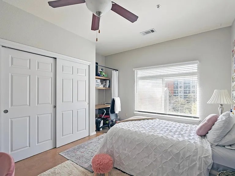 910 W 25th St #406 — Photo 9