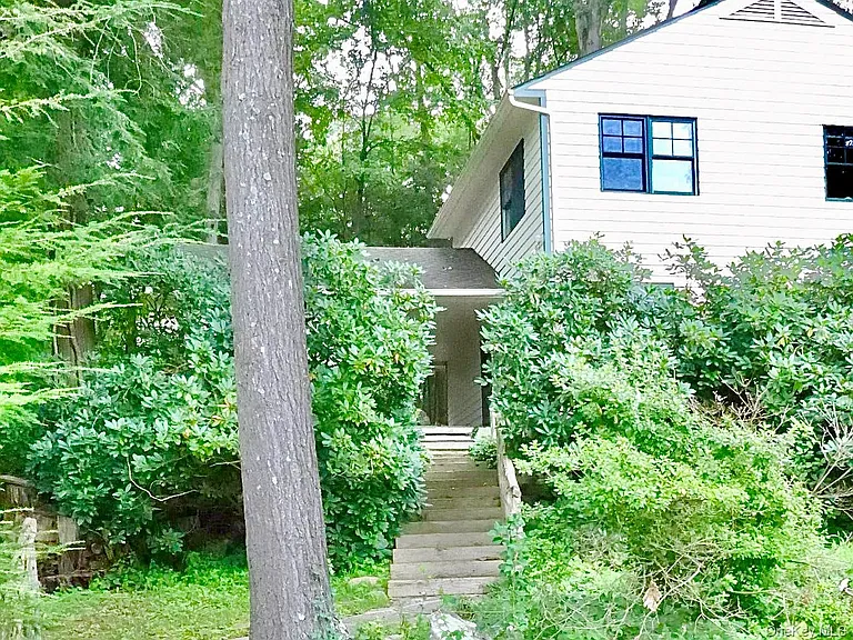 56 Twin Lakes Rd — Photo 2