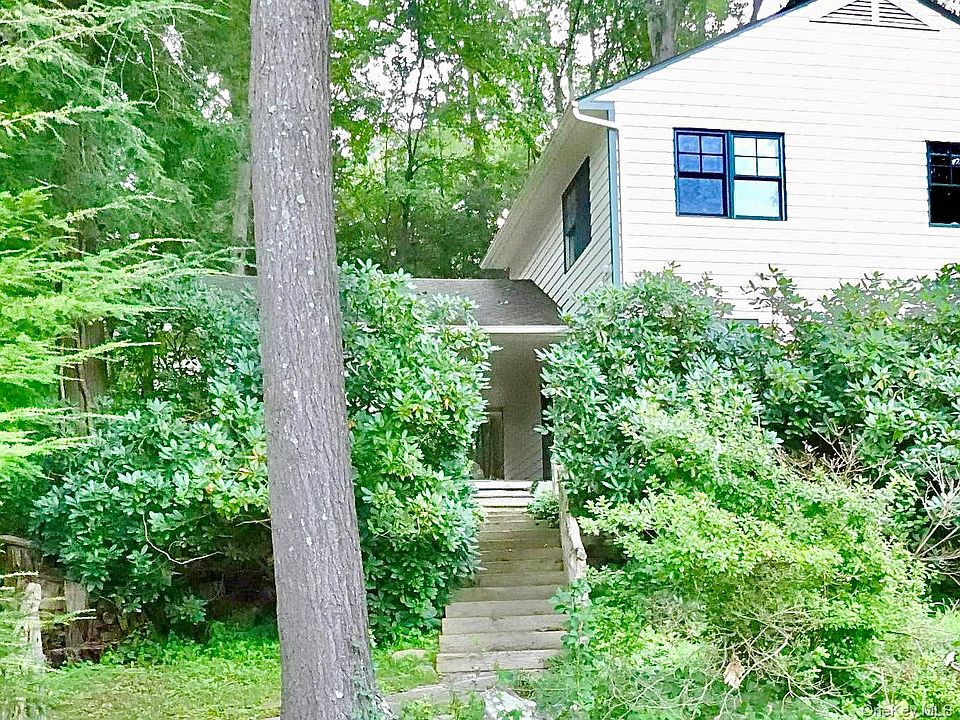 2nd image of 56 Twin Lakes Rd