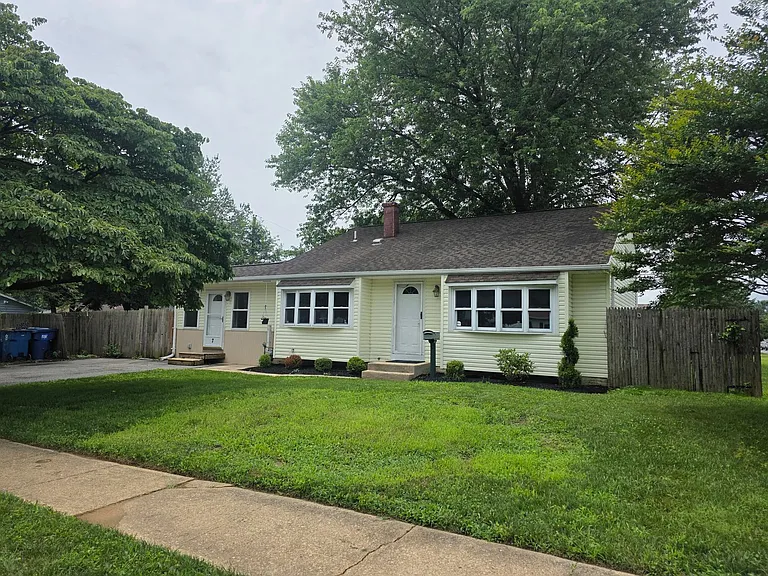 7 Todd Ln — Photo 2