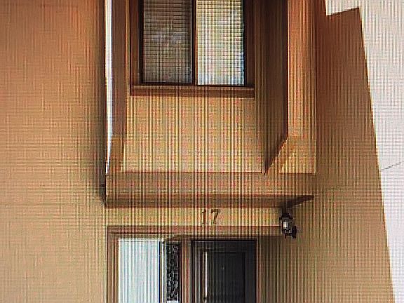 2nd image of 17 Greenbriar Ct Unit 17