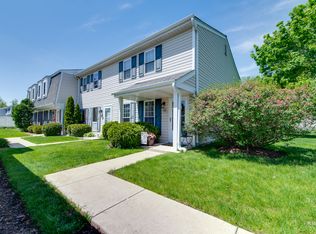 358 Rodenburg Rd, Roselle, IL 60172